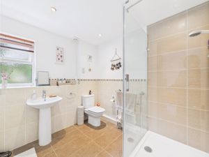 Family bathroom - click for photo gallery